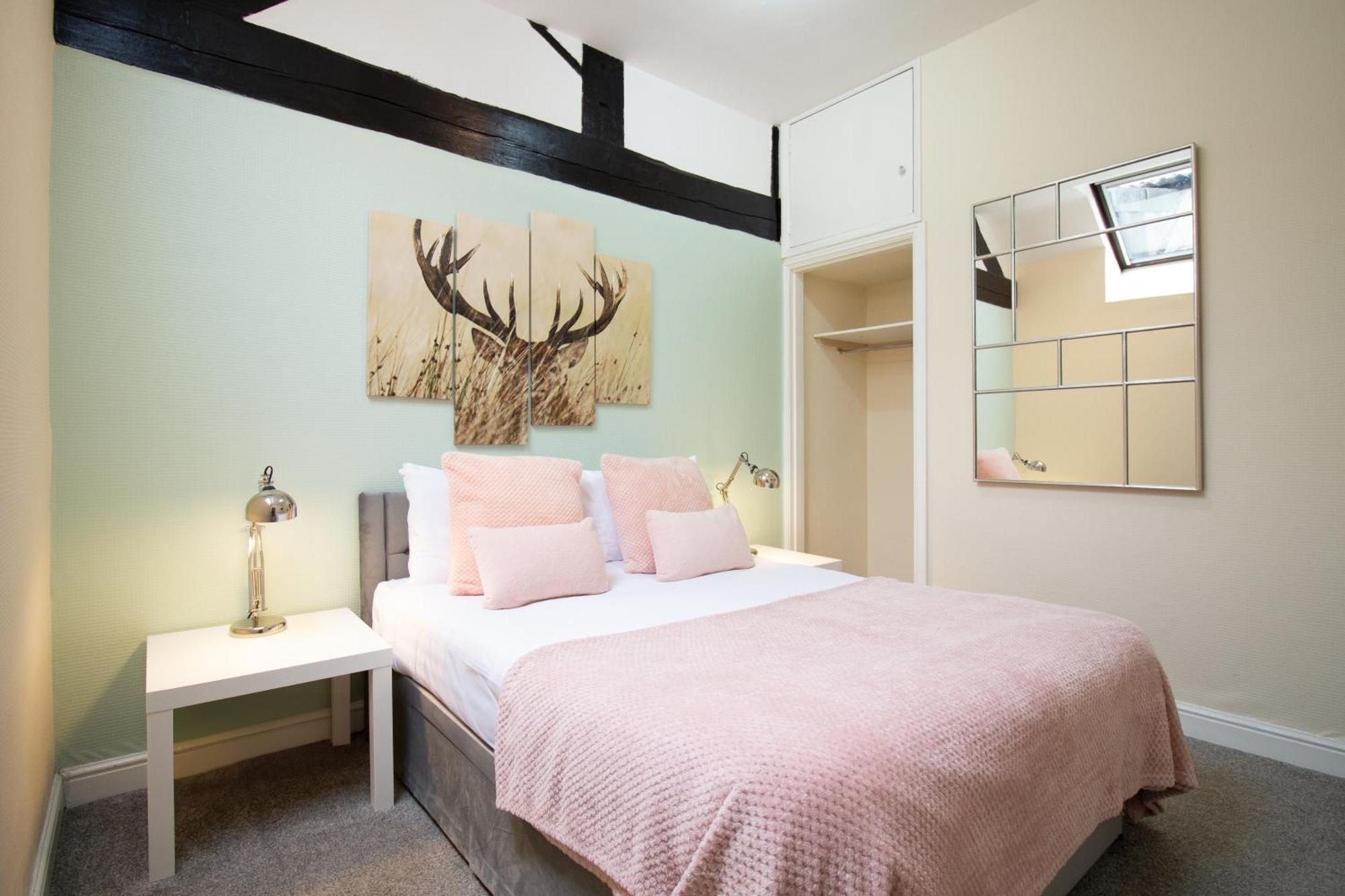 Newton House 3*