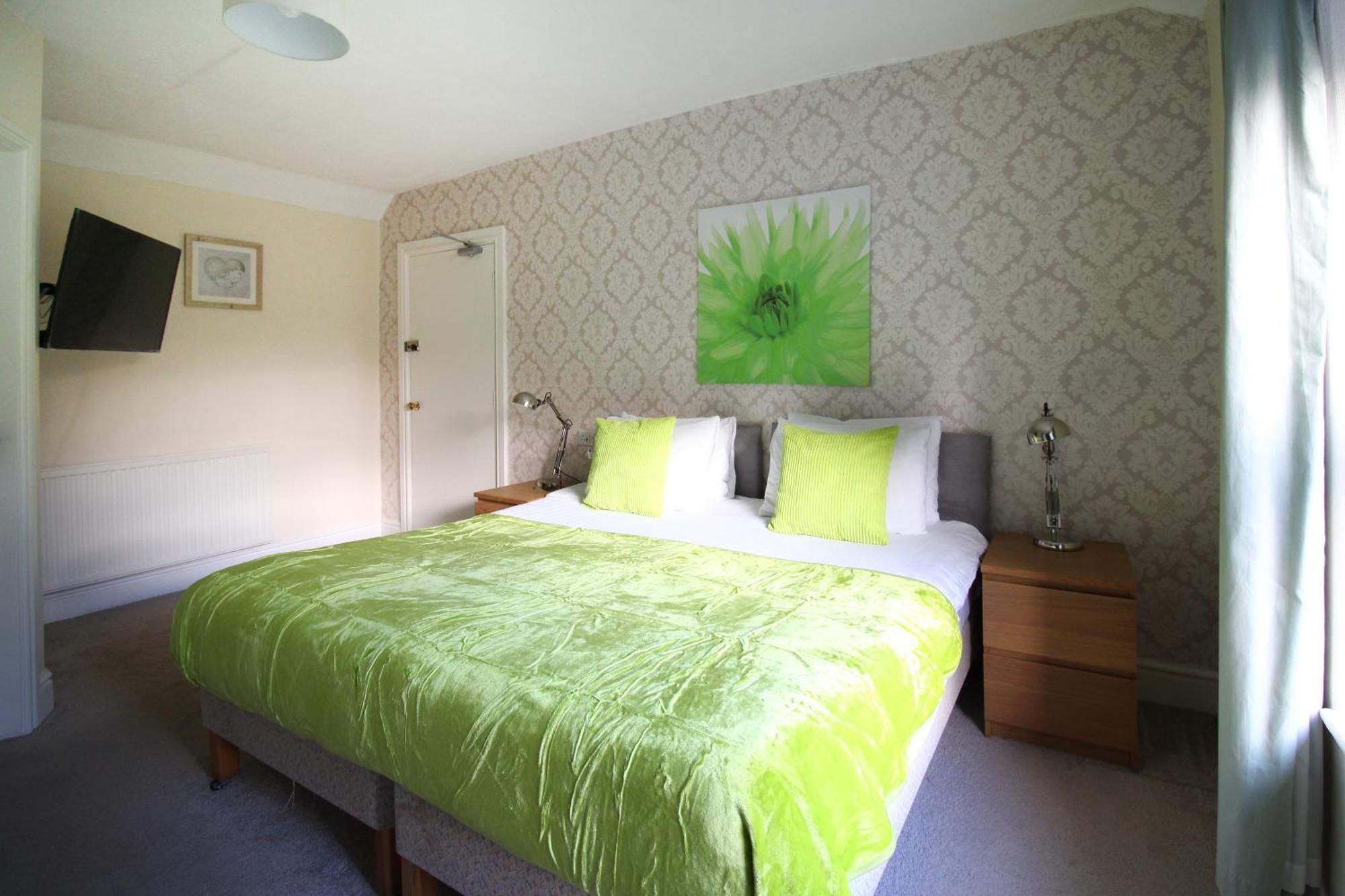 Newton House 3*