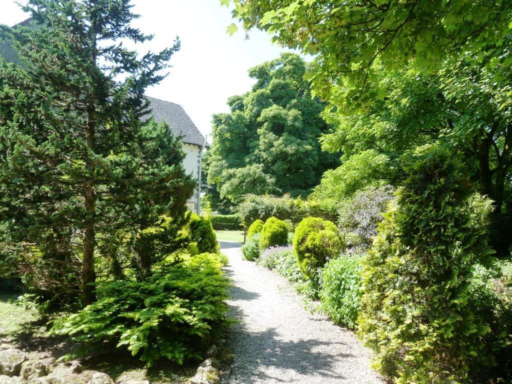 Newton House 3*