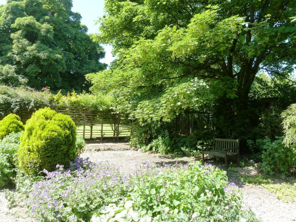 Отель Newton House Alstonfield